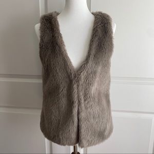 Love Tree Faux Fur Gray Vest - M